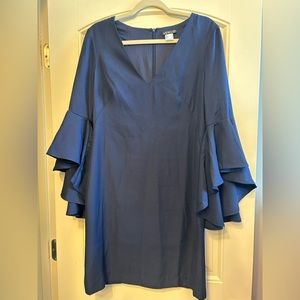 ❤️ VENUS v-neck bell sleeve dress in navy size 6